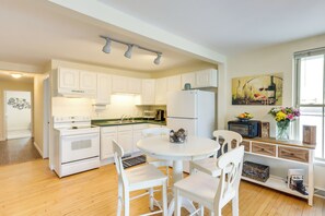 Kitchen & Dining Area | Dishware & Flatware | Cooking Basics | Spices