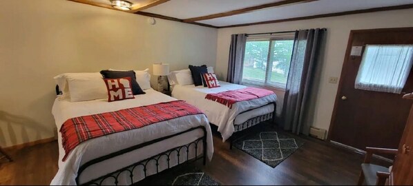 2 queen beds