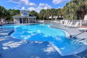 Palm Cove swimming pool 