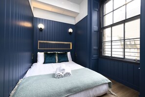 Studio with bed and kitchen