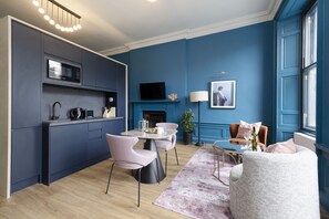 Studio with bed and kitchen