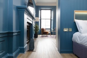 Studio with bed and kitchen