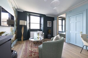 Studio with bed and kitchen