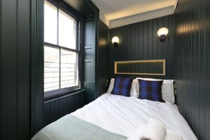 Studio with bed and kitchen