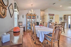 Dining Area | Central Air Conditioning