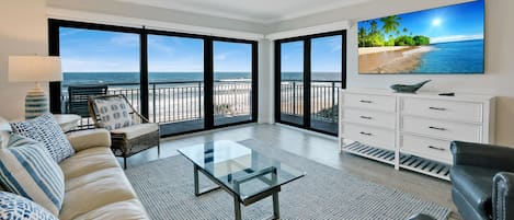 Livingroom with ocean view