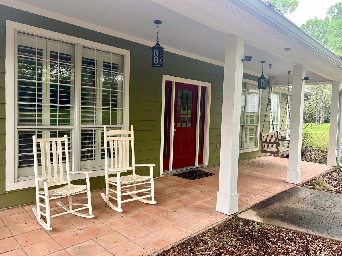 Country Getaway – Lazy Rooster