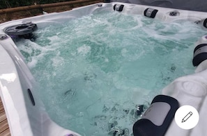 Bain à remous extérieur