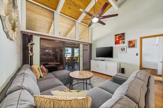Remodeled 3-bed, 3-bath Waikoloa Villas with pool and BBQ area, near attractions