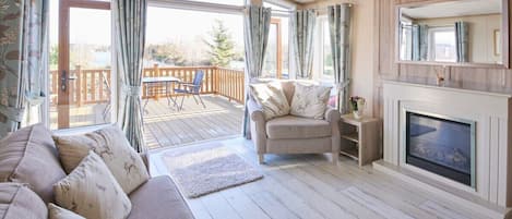 Fern Lodge, Stonham Aspal - Host & Stay