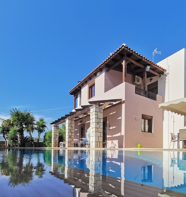 Villa Steki mit privatem Pool und Garten 