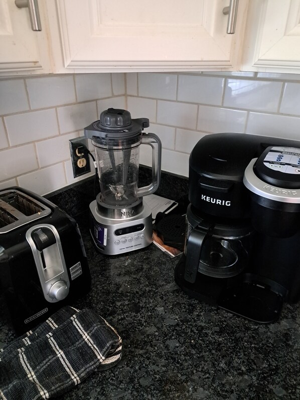 Kaffe og/eller kaffemaskine