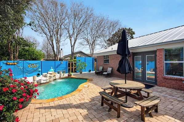 Private back yard oasis