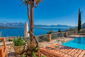 The outdoor lounge under the wooden pergola, with its breathtaking sea views.