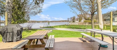 Views from the front patio! Access to public boat lanch