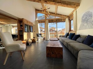 Chalet Aspen - Living Room