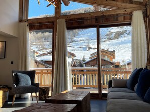 Chalet Aspen - Living Room