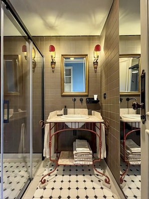 Full bathroom with Art Nouveau washbasin