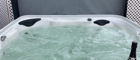 The relaxing Guadalupe Compound 6 person hot tub spa is available 24/7.