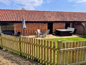 Fully enclosed dog friendly garden