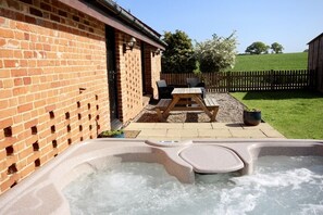 4 person hot tub 