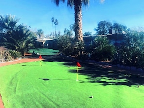 Golf / Chipping and Putting