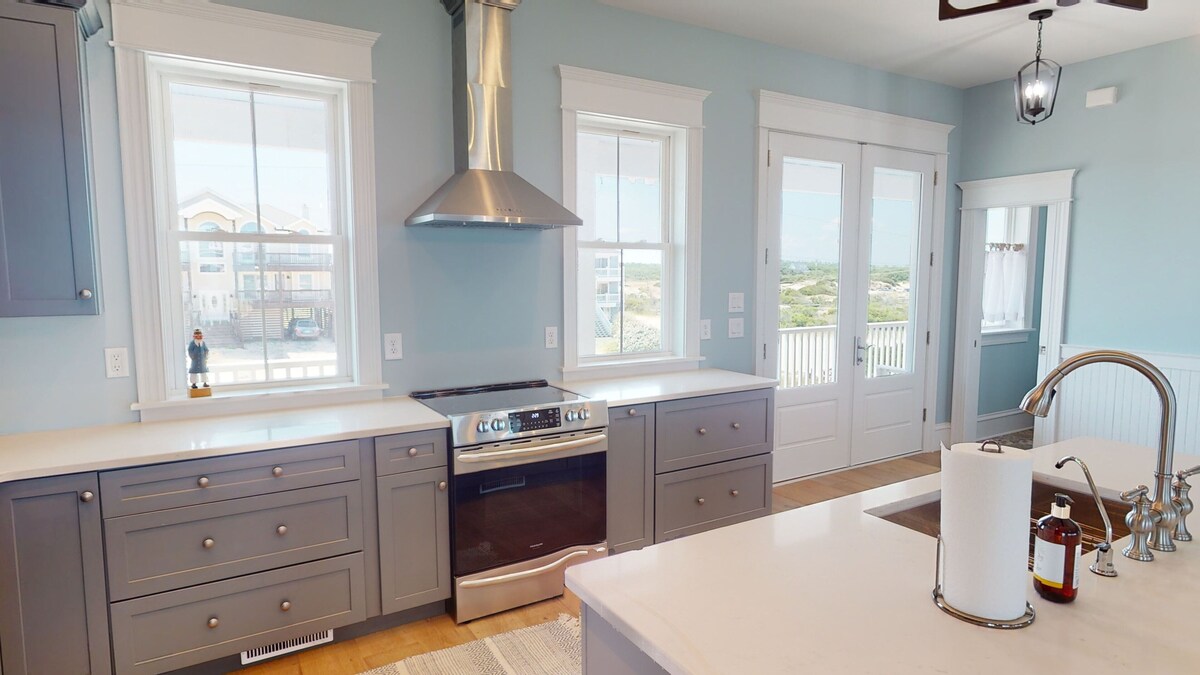 Northwind NEW home Oceanfront / pool, hot tub Astounding Views! 4×4 required
