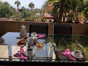 Terrace - breakfast time - Photo 6