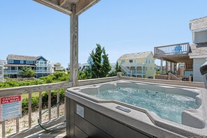 SS78: Banx Sea | Mid Level Deck w/ Hot Tub