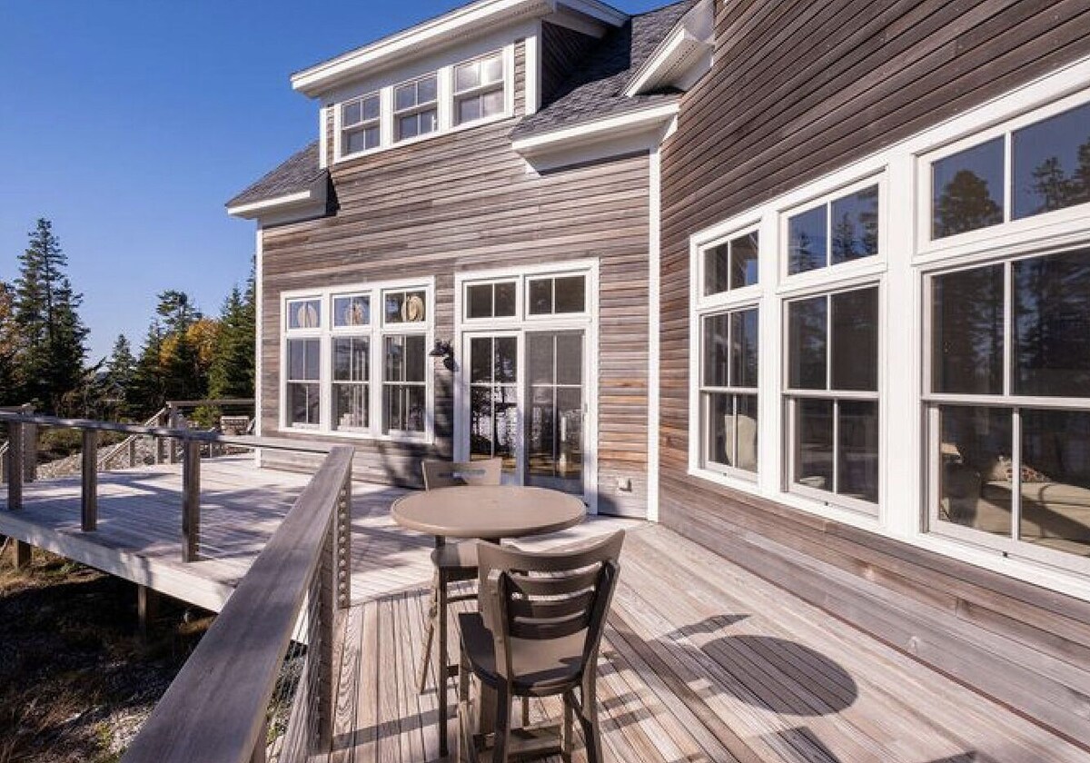 Stunning private oceanfront home