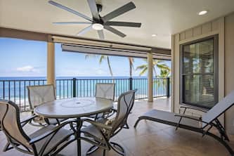 180 degree TRUE ocean front views, corner unit, private complex, pool, AC, beach
