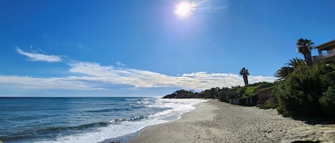 Plage à côté de la résidence