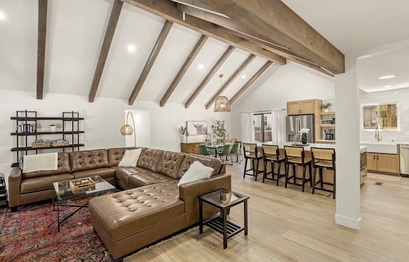 Brand-new remodeled Cabin!