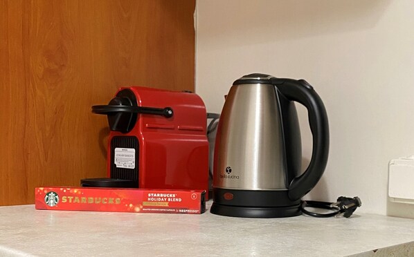 Kaffee und/oder Kaffeemaschine