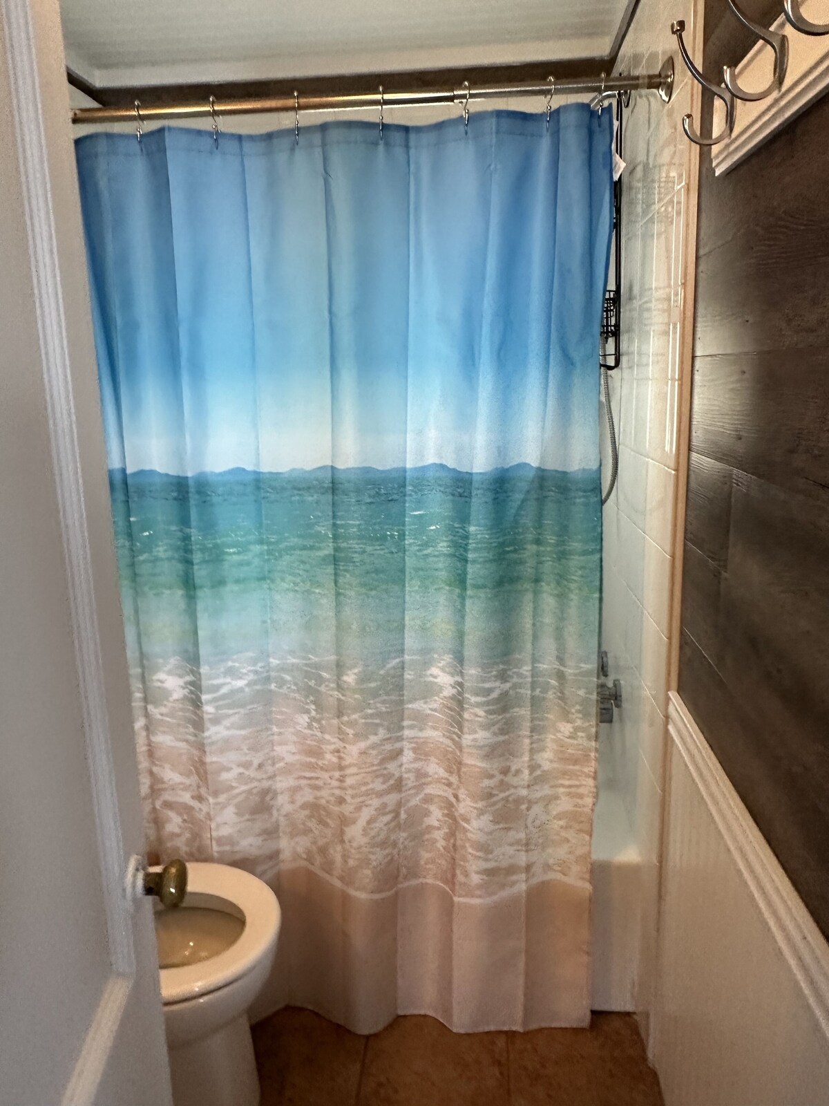 Chesapeake Bay Beach Cottage 2024 upgrades kitchen, flooring,interior and more!