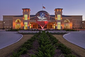 2 mins away  WinStar Golf
