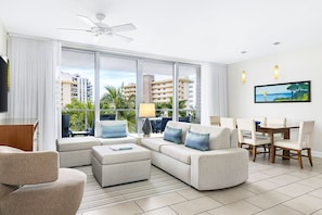 Pool View Living Room (Floor Location Assigned At Check-in)