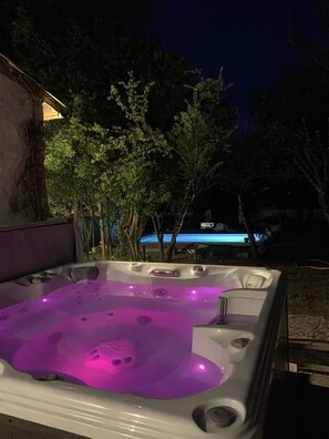 Bain à remous extérieur