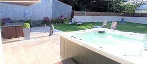 Bain à remous extérieur