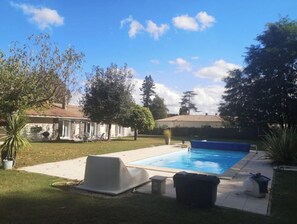gîte avec sa piscine 8x4 