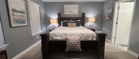Master bedroom with queen bed 