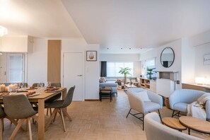 Spacious and bright livingroom