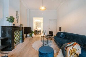 Modern and spacious livingroom