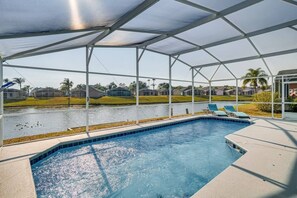 Pool with lake-view. 