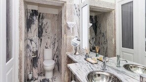 Private marble bathroom with all amenities #porto #airbnb