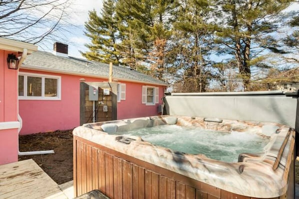 Cottage hot tub 1