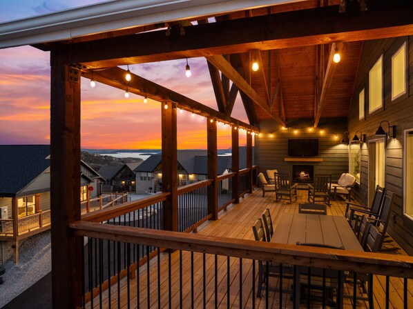 Top Deck - Views of Table Rock Lake with outdoor dining, electric fireplace & TV