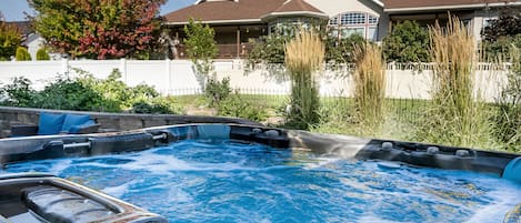 Bañera de hidromasaje al aire libre