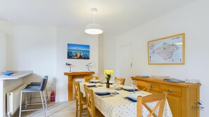 East View Open Plan kitchen and dining area 