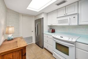 North Breakers 208 - Spacious Kitchen